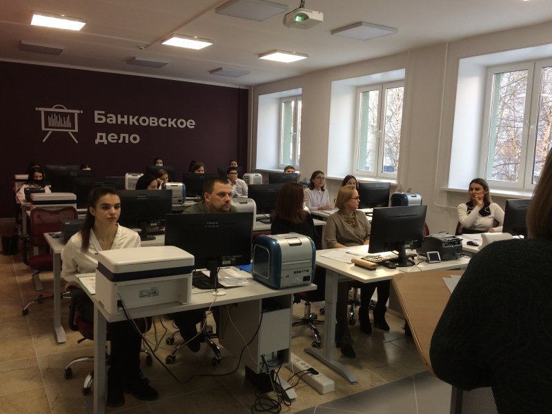 Обсуждение участниками круглого стола темы безопасности онлайн-кредитования