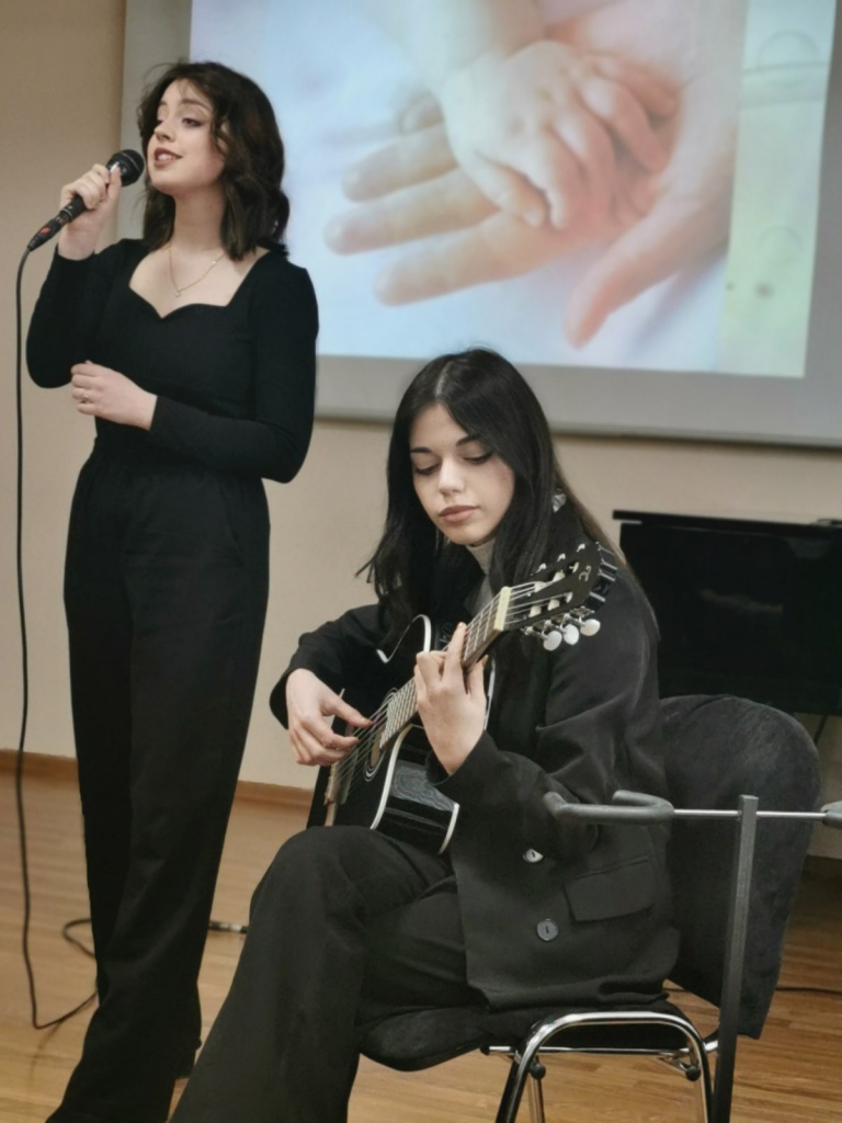 Дуэт Озиева Алина, Календжян Ева гр.320А (2).jpg