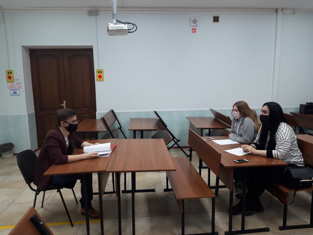 Студенты 4 курса демонстрируют процесс проведения собеседования Студенты 4 курса демонстрируют процесс проведения собеседования